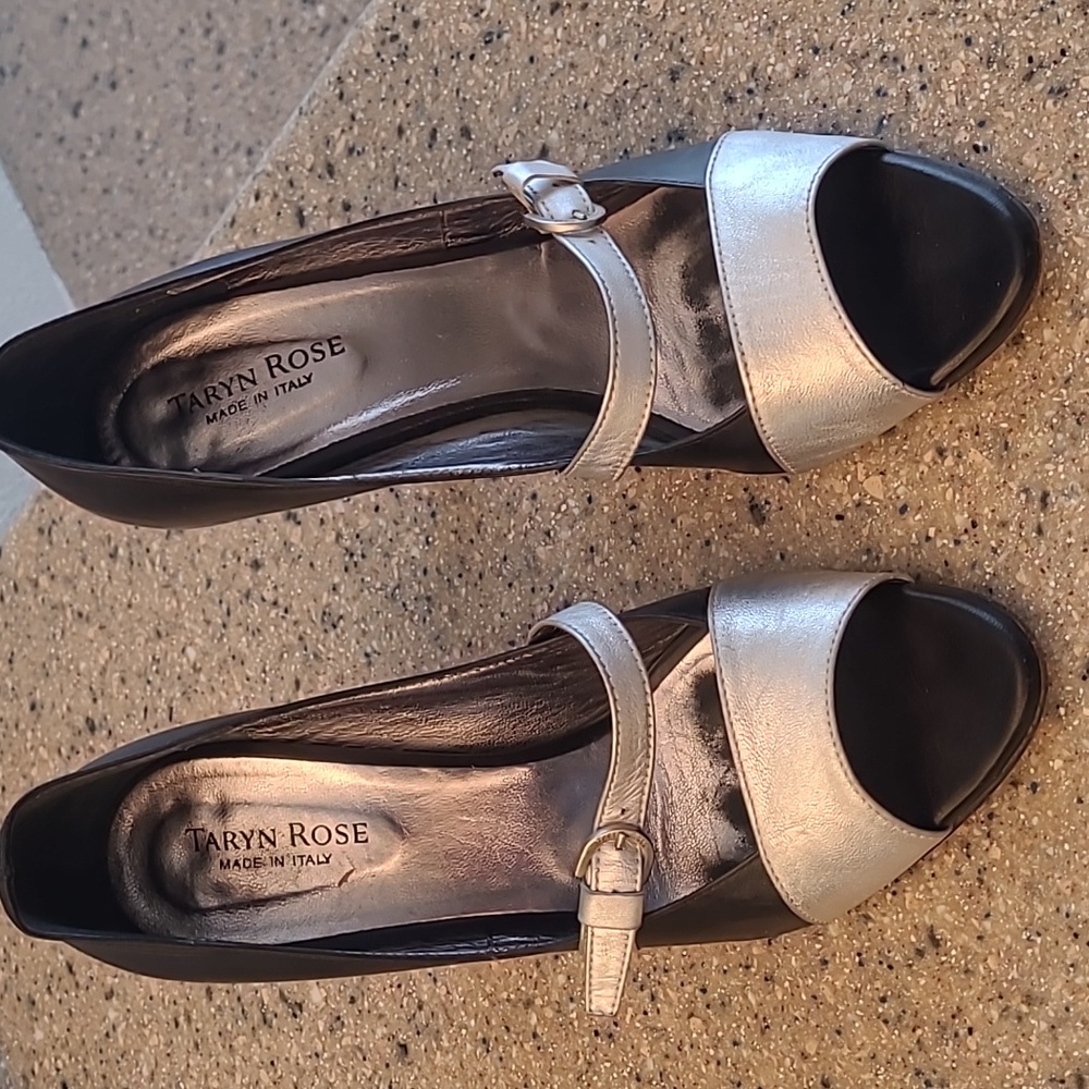 Taryn Rose original leather shoes. Beautiful and very comfortable.